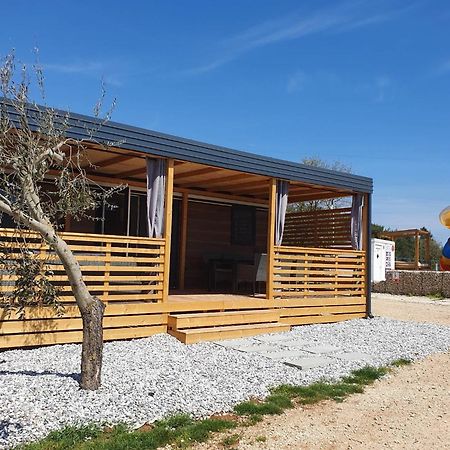 Mobile Homes Karlo & Dino พูลา ห้อง รูปภาพ