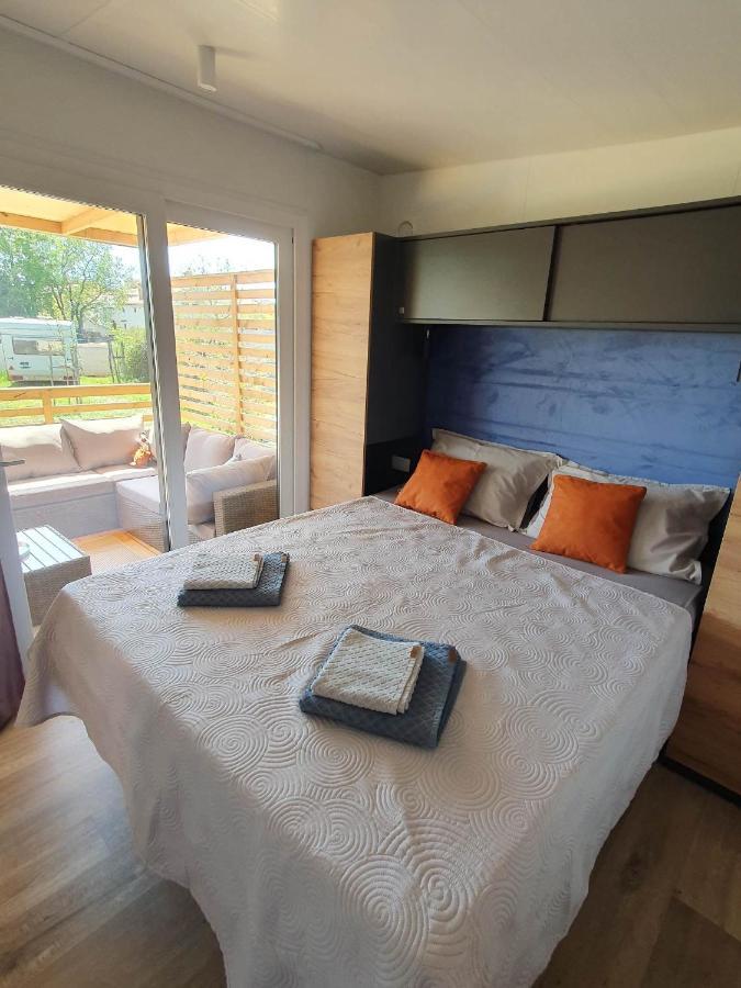 Mobile Homes Karlo & Dino พูลา ภายนอก รูปภาพ