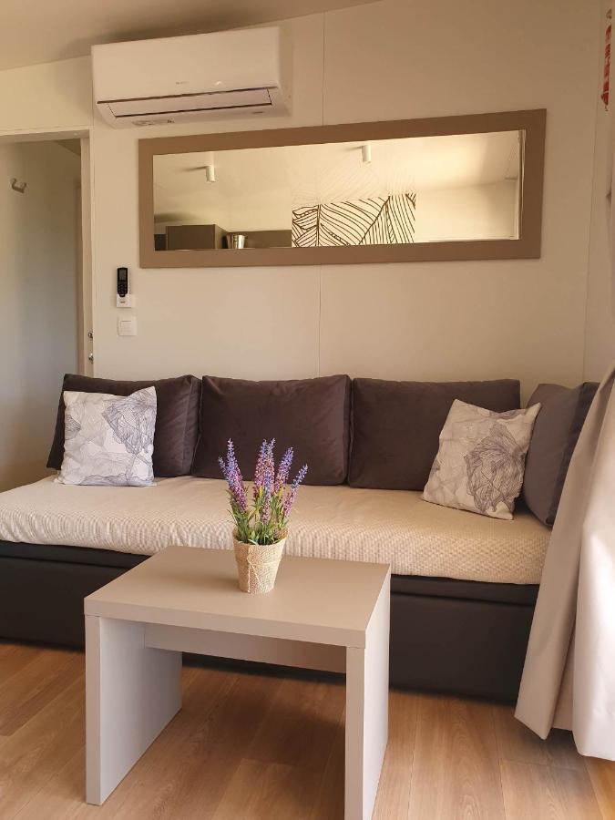 Mobile Homes Karlo & Dino พูลา ภายนอก รูปภาพ