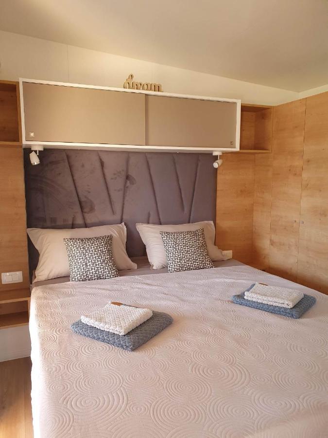 Mobile Homes Karlo & Dino พูลา ภายนอก รูปภาพ