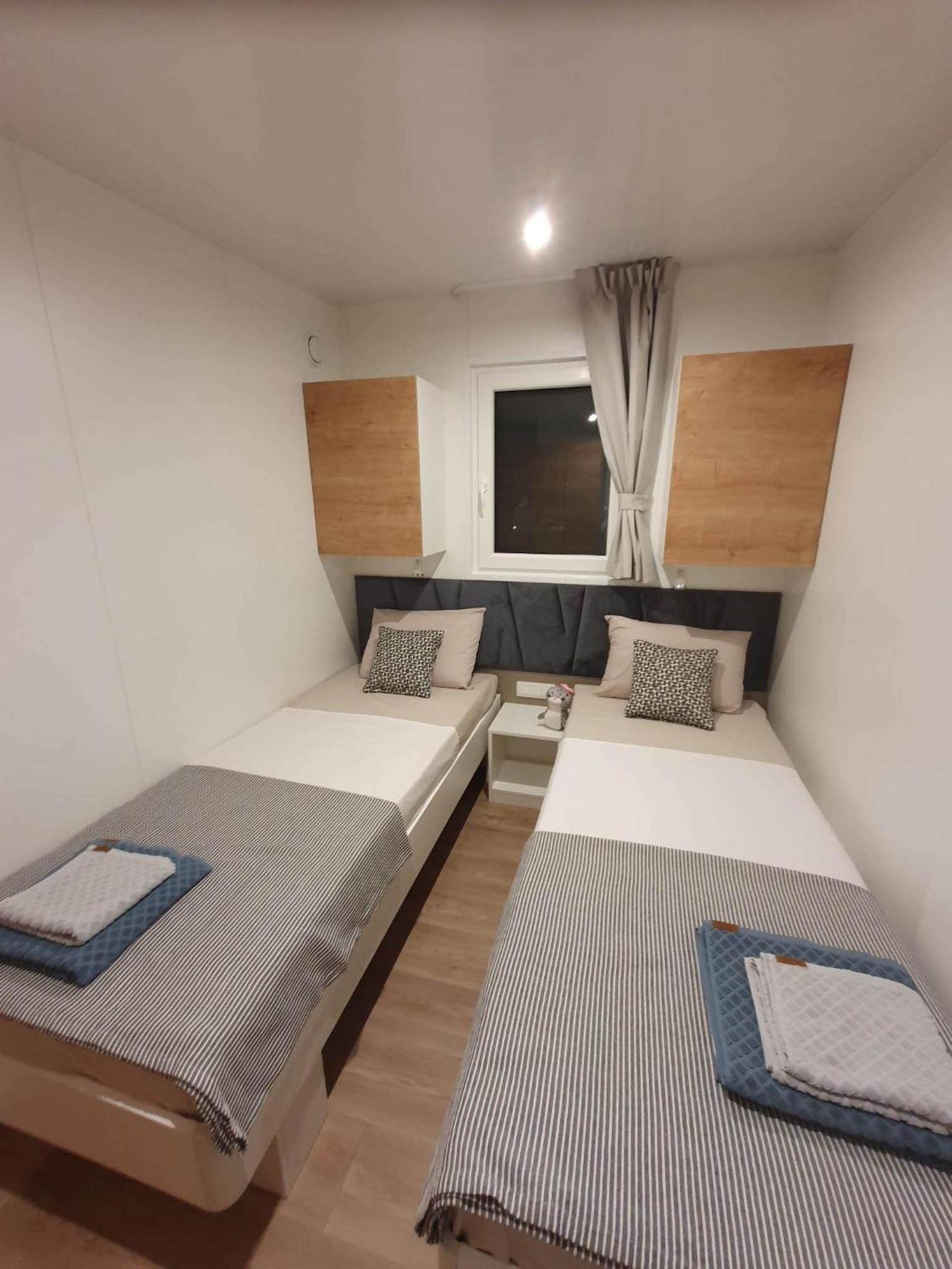 Mobile Homes Karlo & Dino พูลา ห้อง รูปภาพ
